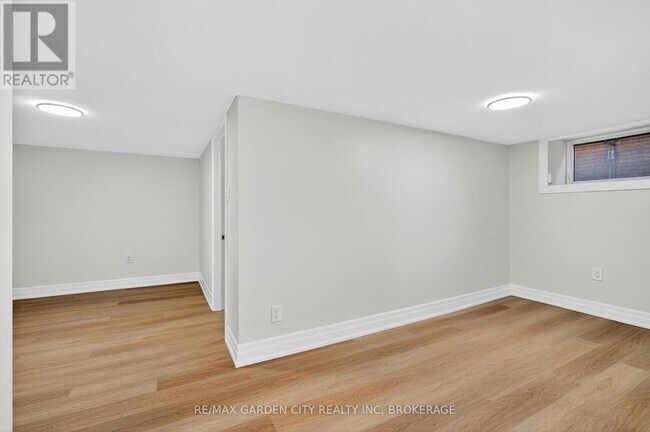 Building Photo - 104 Carrick Ave