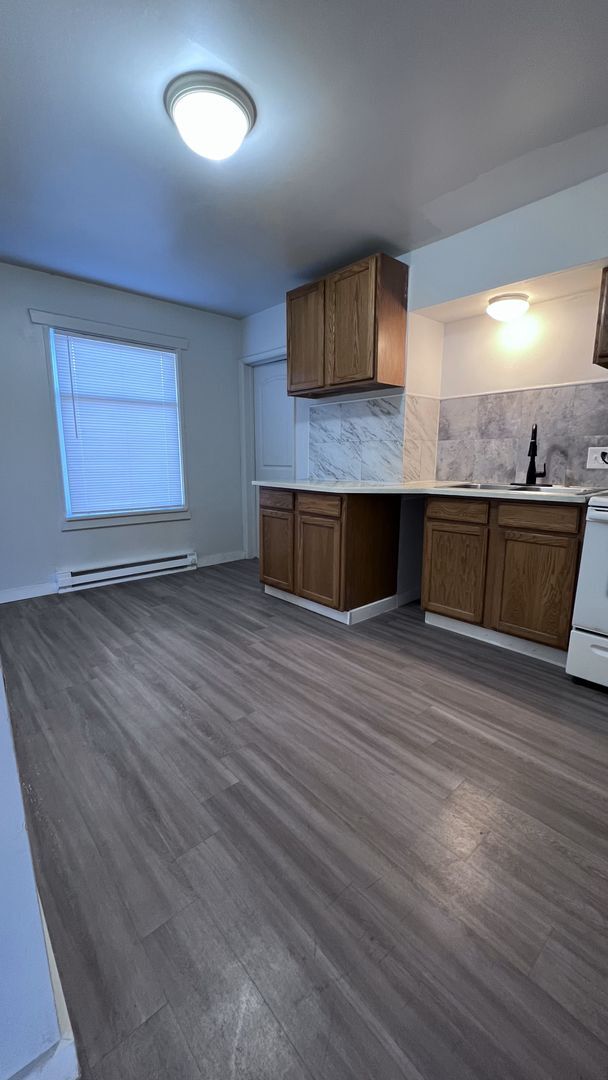 Foto del edificio - 1 bed / 1 bath Triplex in North east spokane