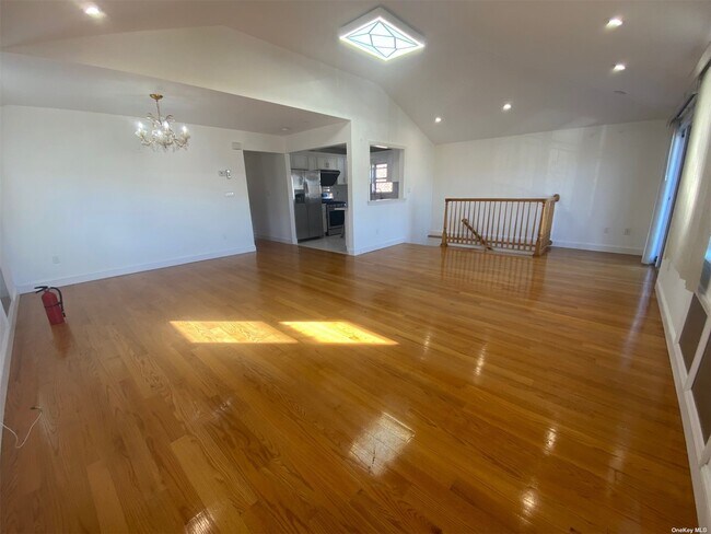 Building Photo - 208-14-208-15 15th Ave