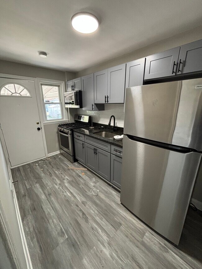 Foto del edificio - 3 Bedroom 2 Bathrooms, 21213