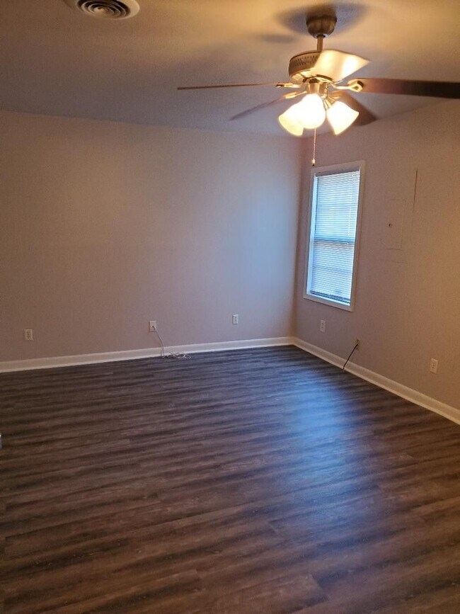 Foto del edificio - House for Lease -2505 Douglas