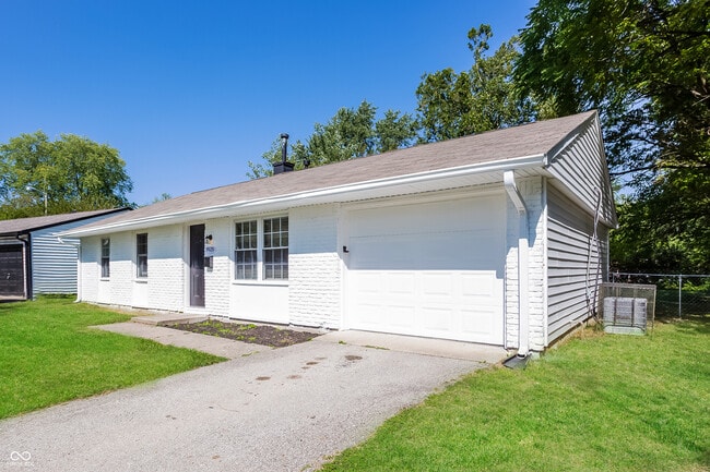 Building Photo - 9920 Montery Rd