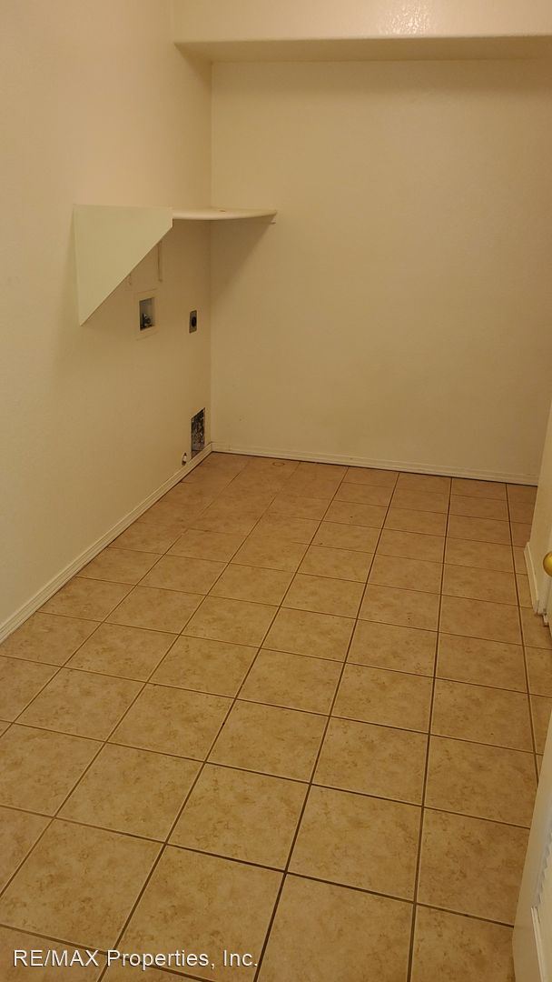 Foto del edificio - 1248 Nichols Blvd