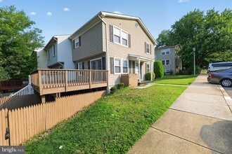 Building Photo - 2074 Lake Grove Ln