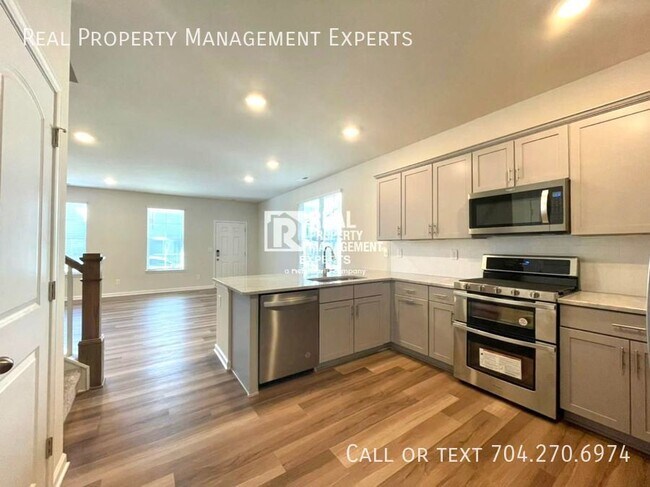 Building Photo - New Construction End Unit Townhouse!
