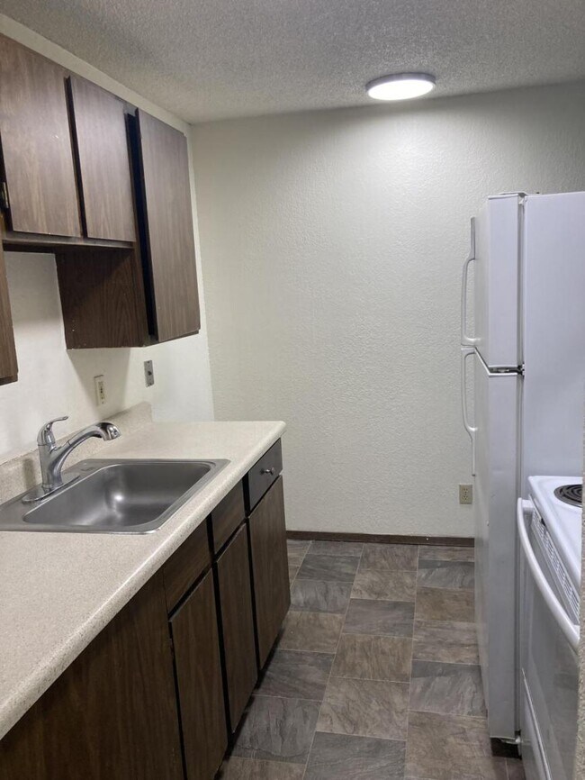 Building Photo - 2 bedroom in Seattle WA 98105