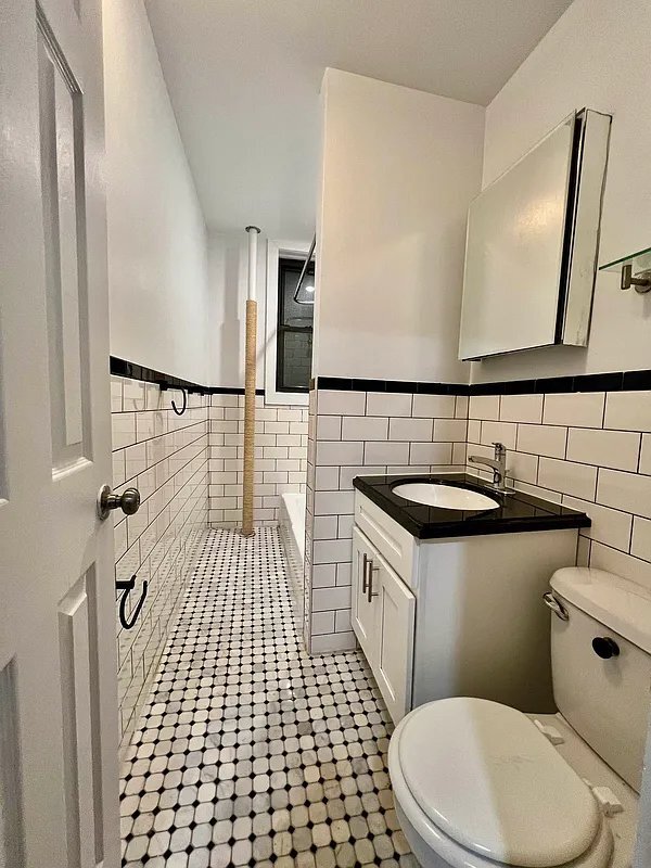 Foto del edificio - 817 Eighth Avenue