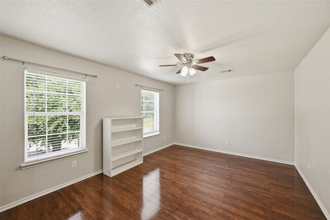 Foto del edificio - 7827 Raven Creek Ln