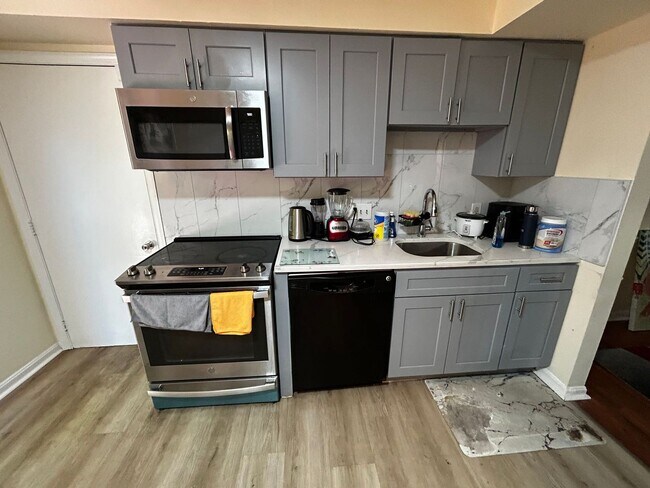 Foto del edificio - SPACIOUS SF IN GERMANTOWN ESTATES