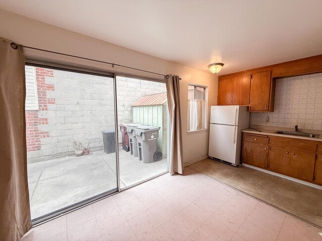 Building Photo - 725 Harrison St