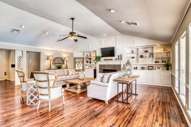 Courts at Waterford Rentals in Chattanooga at 6220 Shallowford Rd  Chattanooga, TN | Apartments.com