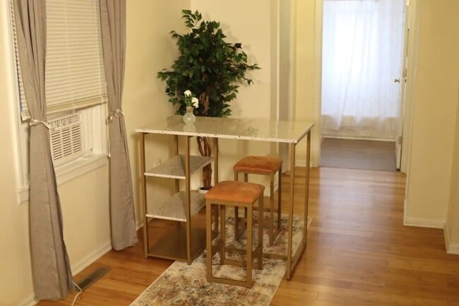 Building Photo - 1600-1602-1602 N Jackson St