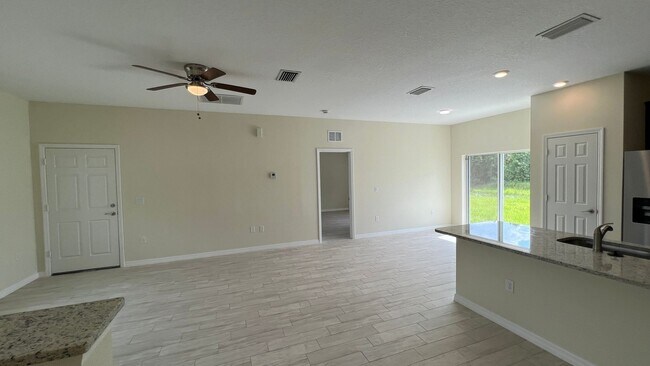 Foto del edificio - Beautiful 3 Bedroom / 2 Bath Home in Palm ...