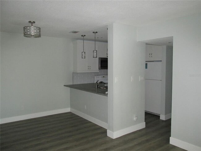 Building Photo - 626 Bird Bay Dr S