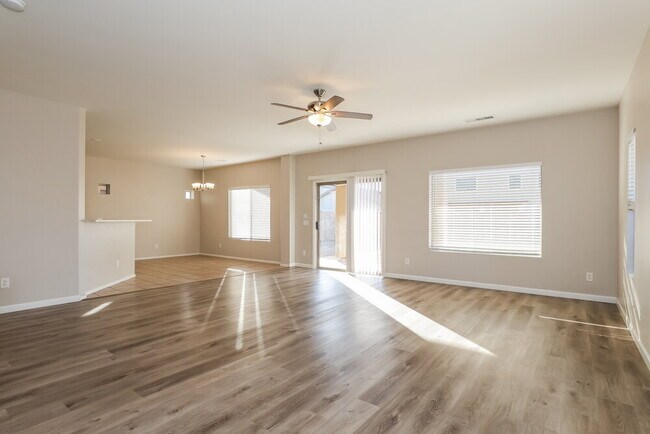 Building Photo - 13045 W Columbine Dr
