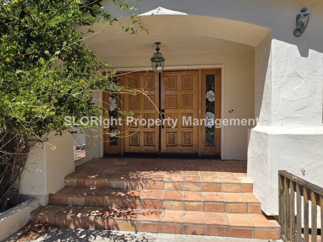 Foto del edificio - AVAILABLE NOW - 3 Bed/2.5 Bath Atascadero Home expansive property