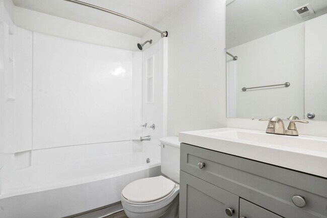 Foto del edificio - Oakdale Springs Apartments
