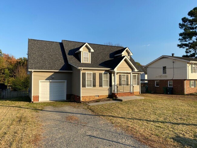 Building Photo - Lovely Two Story Home off of Glenside Driv...