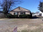 Foto principal - Recently Updated 2 Bedroom 1 Bath Duplex w...