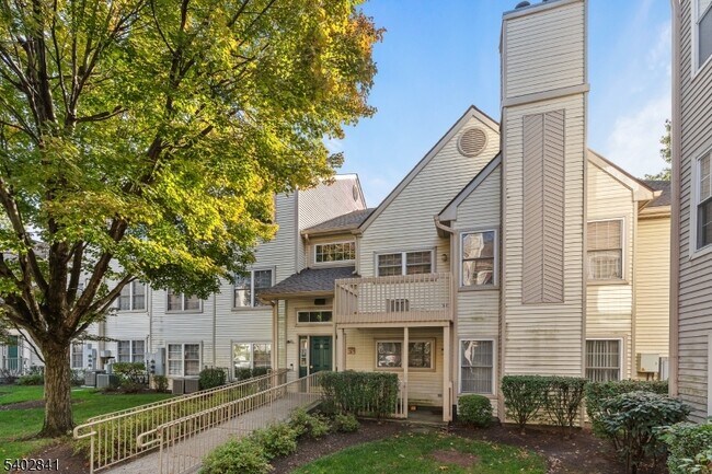 Foto del edificio - 11 Evergreen Dr