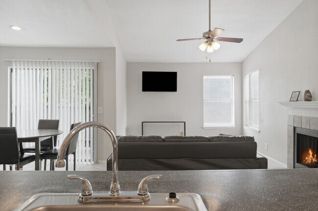 Foto del edificio - 317 Peach Creek Crescent
