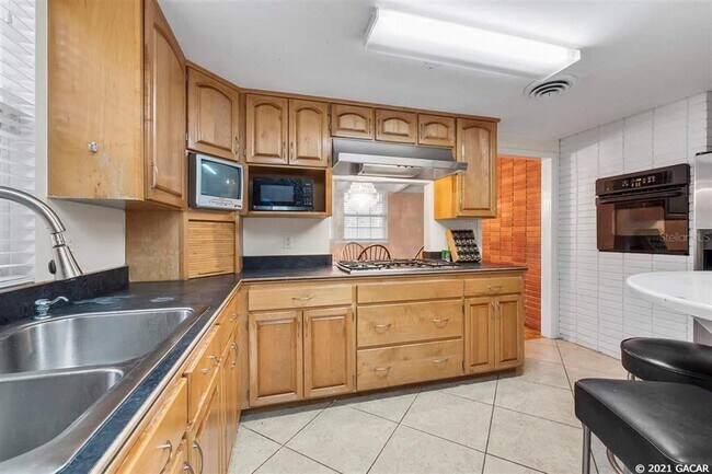 Building Photo - 3028 NW 2nd Ave