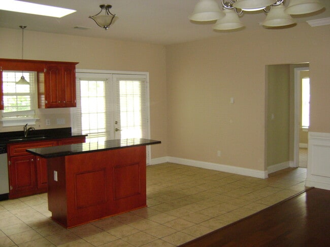 Building Photo - LIVE OAK DUPLEXES- HISTORIC POOLER