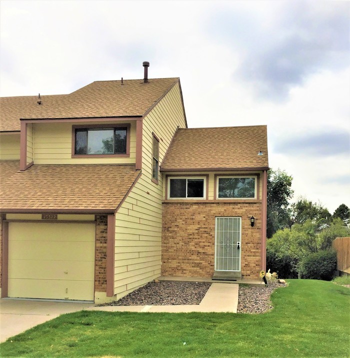 Primary Photo - Beautiful Townhome in Eastwood