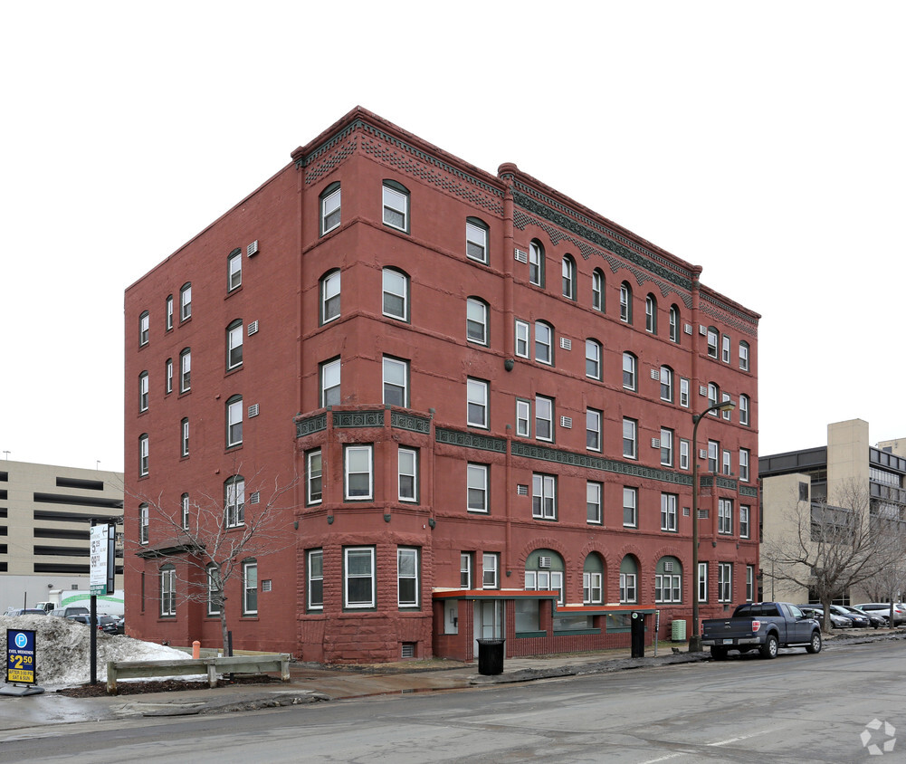 Primary Photo - Washburn Apartments