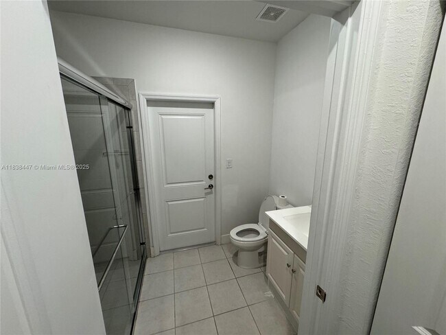 Building Photo - 2623 SE 8th Ct