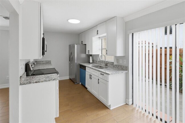 Building Photo - 1600 Little Falls Cir