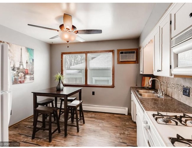 Building Photo - 136 7th Ave S