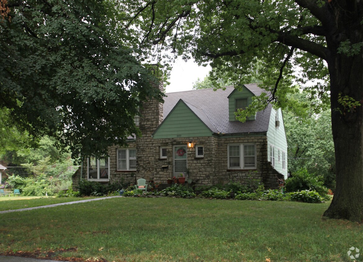 Primary Photo - 8400 Ward Parkway Plz