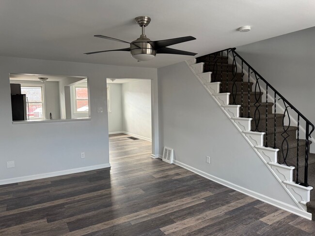 Building Photo - Completely Remodeled THREE BEDROOM Townhome