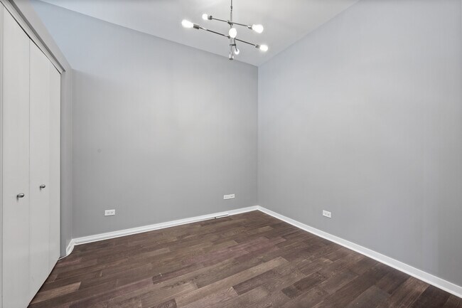 Foto del edificio - 1550 W Cornelia Ave