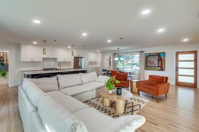 Foto del edificio - 6232 Crestmont Dr