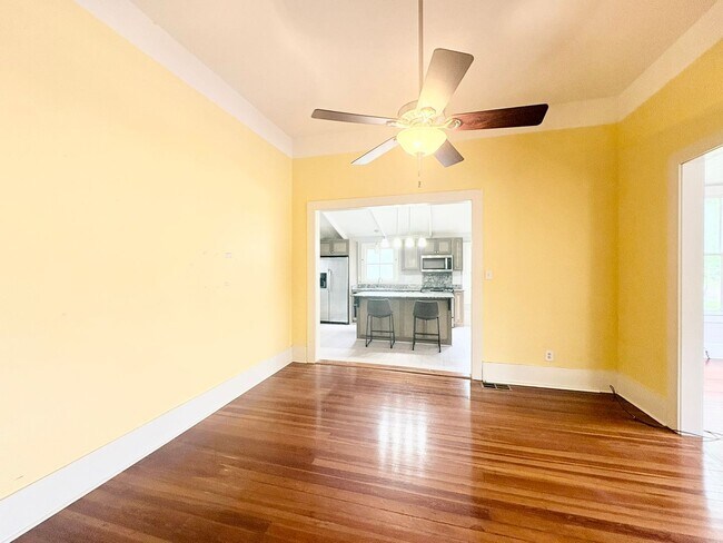 Foto del edificio - 215 Versailles Blvd