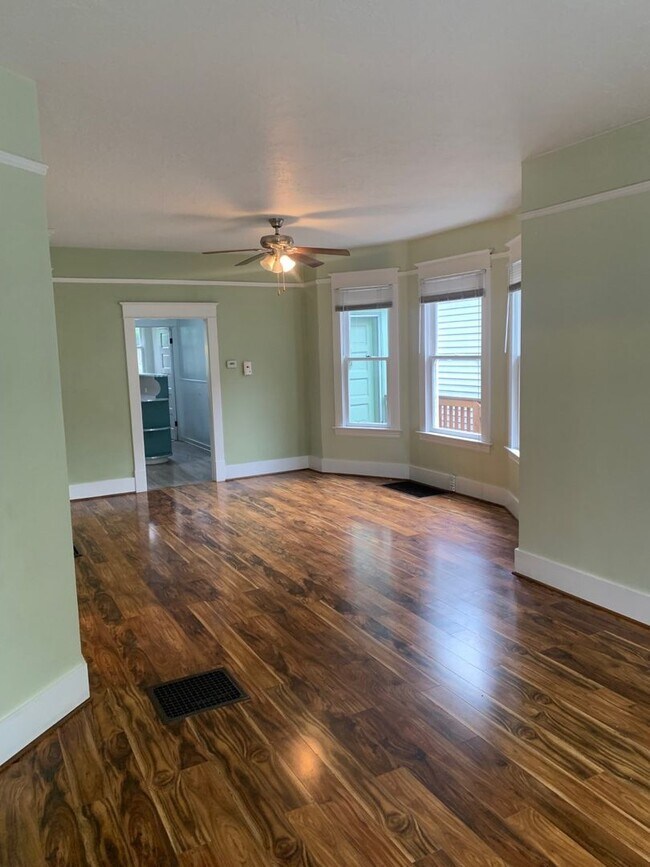 Foto del edificio - Two Bedroom Victorian Home For Rent in the Brooklyn Neighborhood!