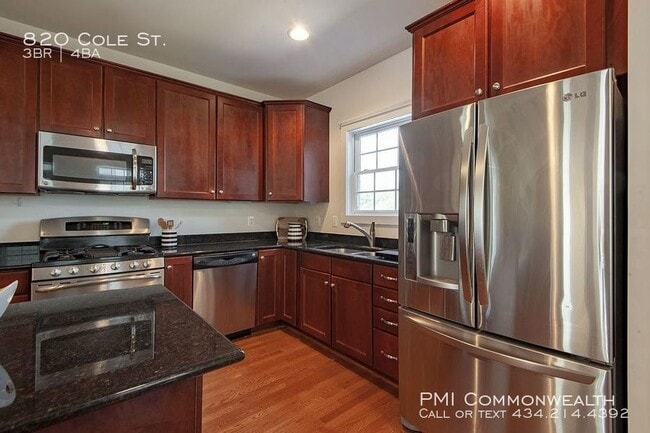 Building Photo - 3 Bed / 4 Bath Single Family (Available 4/1)