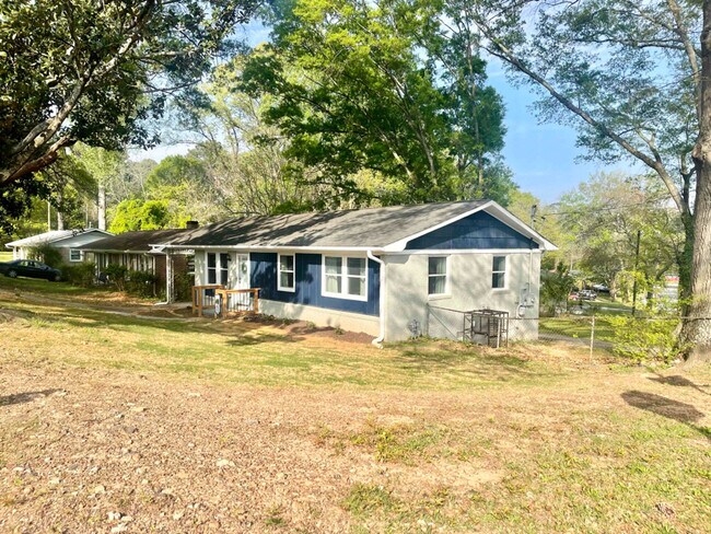 Foto del edificio - 3242 Browns Mill Rd SE