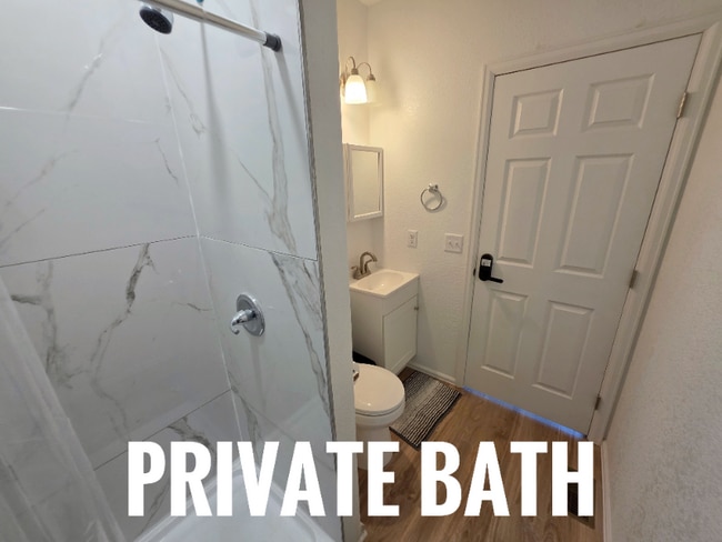 Photo - 1805 Dewhirst Dr House