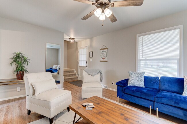 Foto del edificio - 2421 Saratoga Rd