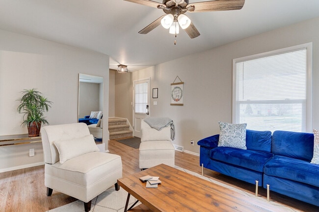 Building Photo - 2421 Saratoga Rd