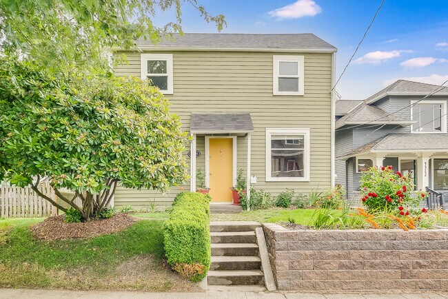 Building Photo - 4318 4th Ave NE