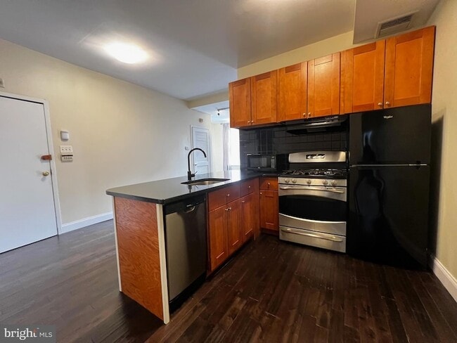 Foto del edificio - 443 Fairmount Ave