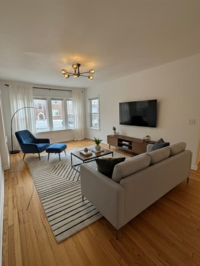 Building Photo - 6838 S King Dr