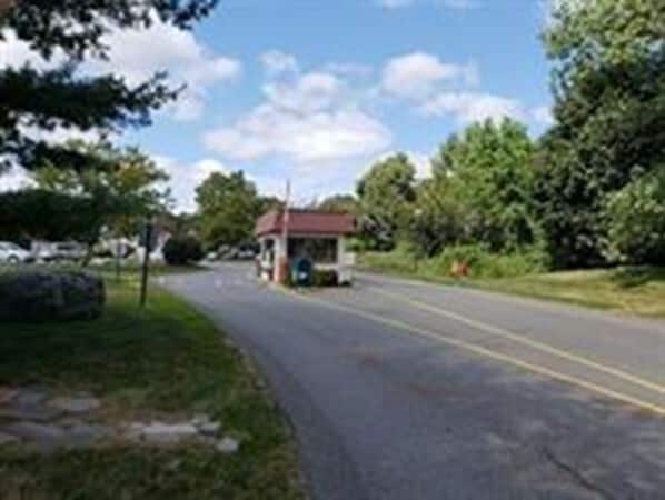 Building Photo - 685 Oak St