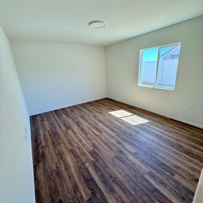 Foto del edificio - BRAND NEW 4 BEDROOM ADELANTO HOME
