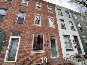 Building Photo - 1005 Green St