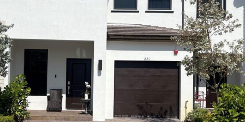 Primary Photo - PINES TOWNHOUSE
